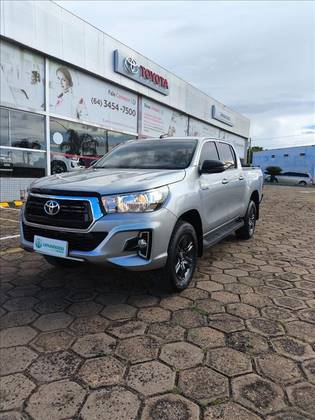 TOYOTA HILUX 2.8 SR 4X4 CD 16V DIESEL 4P AUTOMÁTICO TOYOTA HILUX 2.8 SR 4X4 CD 16V DIESEL 4P AUTOMÁTICO